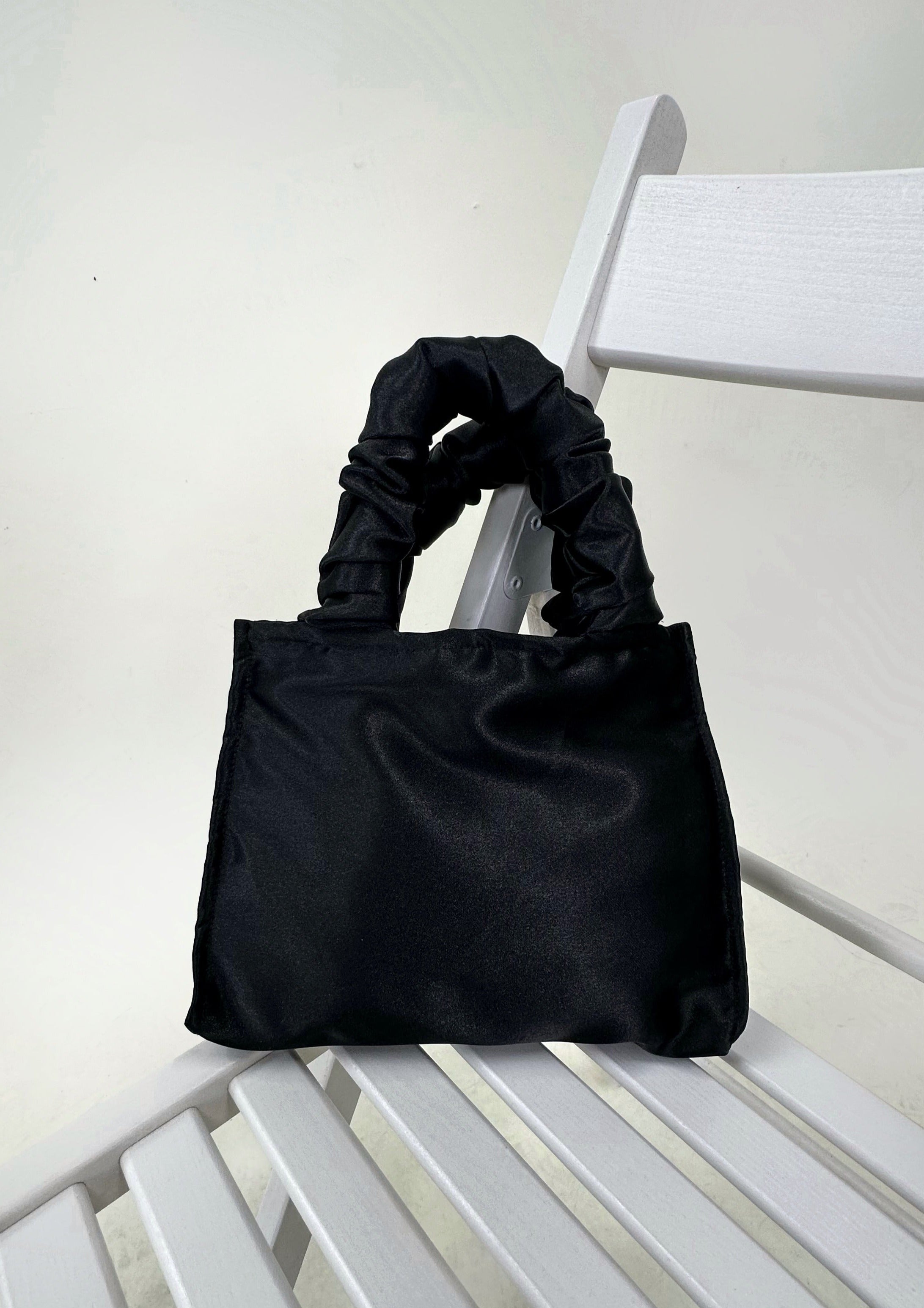 新品未使用Satur SCRUNCHIE MINI TOTE CROSS BAG 78AAE95C-80E7-4EA1-AE9F-