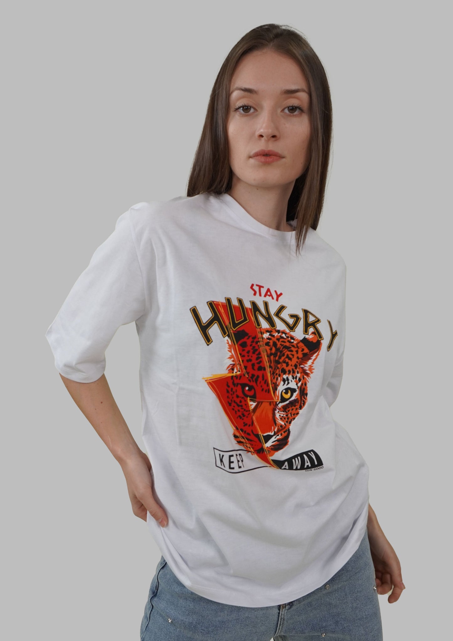 Oversized „Stay Hungry“ тениска в бяло