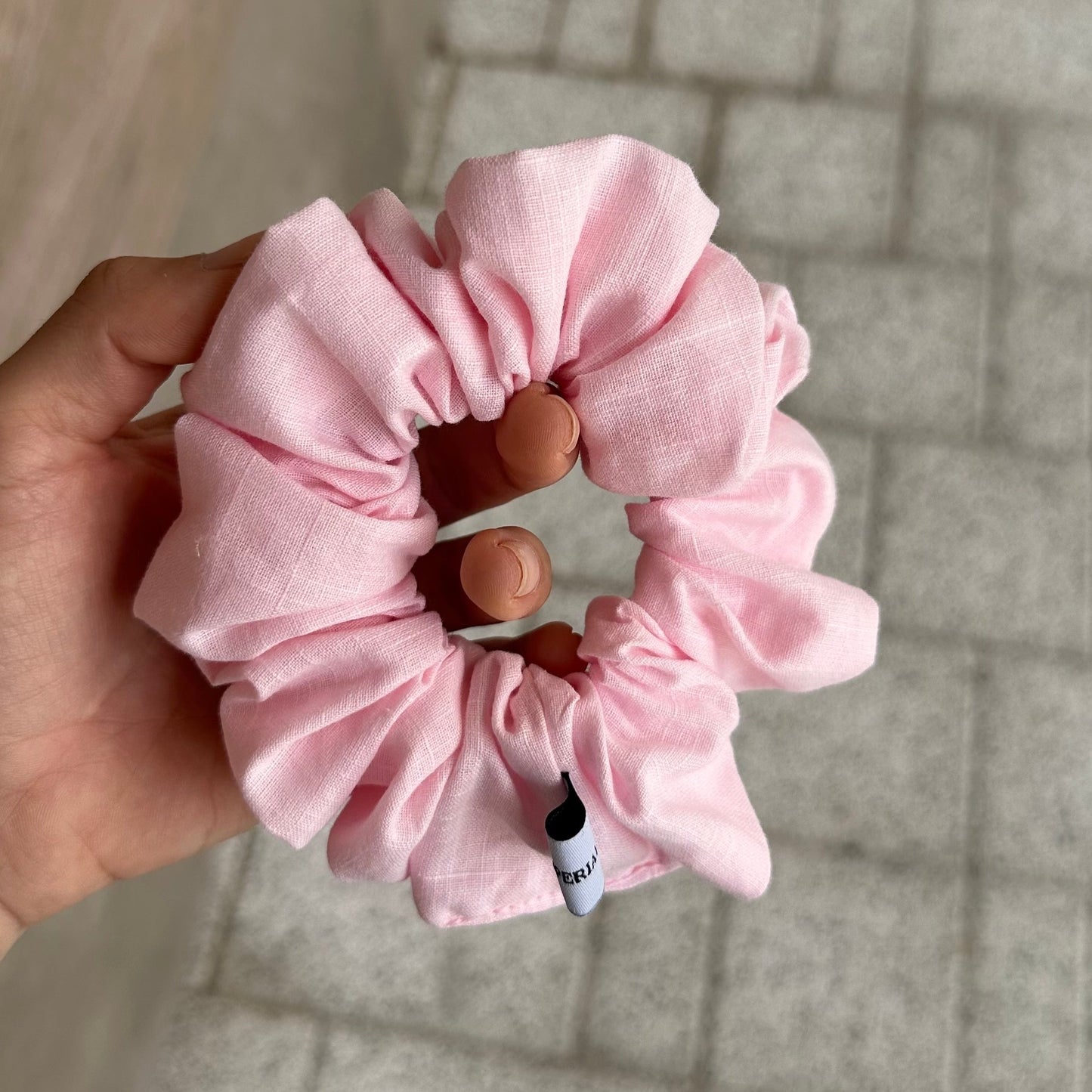 <tc>Pink Linen Scrunchie</tc>