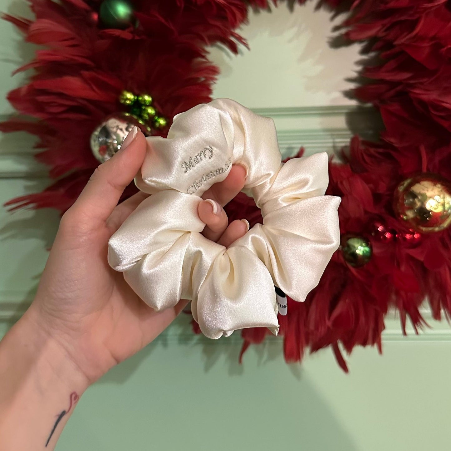Ecru Scrunchie with Embroidery ‘Merry Christmas’